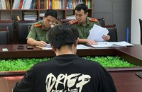 Cán bộ Phòng An ninh chính trị nội bộ làm việc với sinh viên Đ. (Ảnh: ANTĐ)