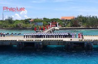 Những mảng xanh kỳ vỹ giữa đại dương như kéo chúng tôi lại gần hơn sau bao ngày lênh đênh trên hải trình dài.