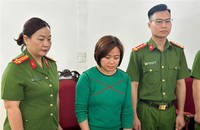 Đối tượng Nguyễn Thị Thùy Dương (áo xanh ở giữa).