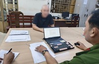 Đối tượng T. bị tạm giữ để làm rõ hành vi "Chống người thi hành công vụ" (Ảnh: Công an quận Gò Vấp).