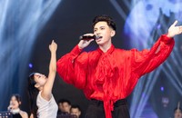 Hiếu Minh trình diễn tại đêm Chung kết