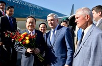 Lễ đón Chủ tịch Quốc hội tại sân bay. (Ảnh: Thống Nhất/TTXVN)