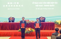 Việt Nam - Trung Quốc trao 10 văn kiện hợp tác quan trọng