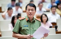 Bộ trưởng Lương Tam Quang trả lời chất vấn tại phiên họp.