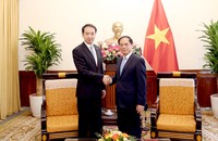 Phó Thủ tướng, Bộ trưởng Bộ Ngoại giao Bùi Thanh Sơn tiếp Đại sứ Đặc mệnh toàn quyền nước Cộng hòa nhân dân Trung Hoa Hà Vĩ.