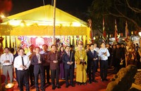 Các đại biểu dâng hương tưởng niệm Hưng Đạo đại vương Trần Quốc Tuấn