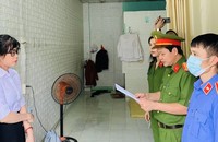 Khởi tố một nguyên Chủ tịch UBND phường và một kế toán