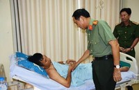 Bắt khẩn cấp đối tượng chém trọng thương 1 cán bộ công an