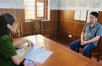 Cán bộ điều tra lấy lời khai đối tượng Phạm Việt Cường.