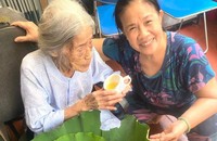 Hiếu thuận với cha mẹ là đạo lý muôn đời của người Việt. (Ảnh: P.V)