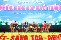 Sự kiện giao lưu “Những bông hoa Quyết thắng” do QK4 tổ chức. (Ảnh: Lam Hạnh)