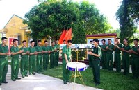 Phổ biến, giáo dục pháp luật bằng mô hình trực quan ở E19 F968. (Ảnh: Huy Cường).