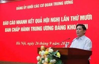 Bí thư Đảng ủy Khối các cơ quan Trung ương Nguyễn Văn Thể thông báo nhanh kết quả Hội nghị Trung ương 10 khóa XIII. (Ảnh: Tiểu Phương)