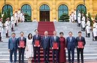 Tổng Bí thư, Chủ tịch nước Tô Lâm chụp ảnh cùng các đại sứ vừa được bổ nhiệm. (Ảnh: TTXVN)