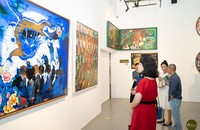 Thưởng lãm các tác phẩm nghệ thuật đặc sắc. (ảnh: Art & Auction)