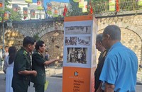 Những bức ảnh tư liệu khiến nhiều người dân thấy xúc động và tự hào (ảnh Thùy Dương).