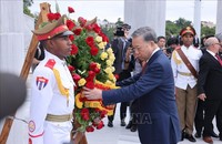 Tổng Bí thư, Chủ tịch nước Tô Lâm đặt vòng hoa tại Đài tưởng niệm Anh hùng dân tộc Jose Marti