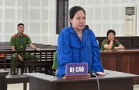 Bị cáo Đinh Thị Hoa Hồng tại tòa.