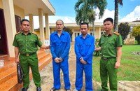 Hai nghi phạm bị bắt giữ. Ảnh SĐ