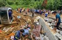 Sạt lở đất ở Hà Giang: Số người chết tiếp tục tăng, thực hiện phân luồng giao thông trên Quốc lộ 2 