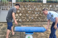 Phát hiện 30 bình khí cười không rõ nguồn gốc xuất xứ