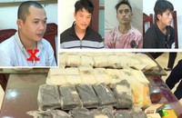 Các đối tượng Nguyễn Tính (X), Thao Chứ Ly, Sung Văn Hơ và Hơ Văn Gia cùng tang vật vụ án (Ảnh: CATH).