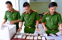 Công an huyện Thạch Hà phá chuyên thu giữ hơn 6.000 điện thoại giả các hãng nổi tiếng. Ảnh: CAHT