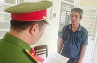 Cơ quan Cảnh sát điều tra Công an tỉnh An Giang thi hành Lệnh bắt tạm giam Vũ.