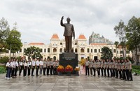 Chi cục Thi hành án dân sự Quận 1 dâng hương tưởng niệm Chủ tịch Hồ Chí Minh