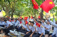 Cán bộ, chiến sỹ đảo Trường Sa giao lưu trong một tiết mục giao lưu văn nghệ