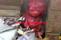 Gần 6,5 tấn thực phẩm đông lạnh gồm mỡ lợn, thịt lợn, thịt bò… không rõ xuất xứ được lực lượng chức năng phát hiện. Ảnh: Công an tỉnh Ninh Bình