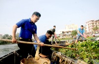 Nhiều hoạt động vớt rác trên sông, khai thông mương rạch cũng chỉ là biện pháp “ngọn” để bảo vệ môi trường