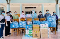 Chung tay hỗ trợ nhau vượt qua khó khăn trong dịch bệnh. (Ảnh minh họa)
