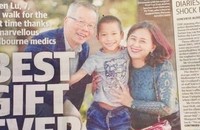 Báo Úc chia sẻ về câu chuyện của cậu bé người Nùng. (Ảnh: Herald Sun)
