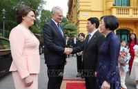 Chủ tịch nước Lương Cường và Phu nhân nhiệt liệt chào đón Tổng thống Gitanas Nauseda và Phu nhân thăm chính thức Việt Nam - Ảnh: TTXVN