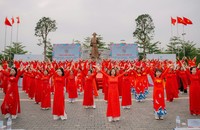 Đồng diễn dân vũ chào mừng 50 năm Ngày Giải phóng miền Nam, thống nhất đất nước. (Ảnh: BTC)