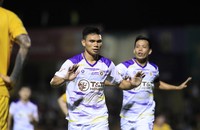 Xuân Mạnh ghi bàn cho Hà Nội FC nhưng không ăn mừng trước nỗi buồn của Sông Lam Nghệ An (Ảnh VPF)