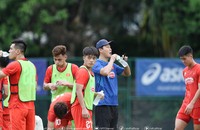 HLV Kim Sang Sik và học trò tự tin trước trận gặp Malaysia (Ảnh VFF)