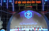 Đại biểu bấm nút khai mạc Lễ hội Văn hóa Ẩm thực lần thứ II