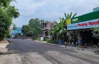 Tuyến đường tỉnh ĐT.307 từ trung tâm thị trấn Lập Thạch (tỉnh Vĩnh Phúc) đi tỉnh Tuyên Quang mới thi công xong đã hỏng phải đào lên làm lại.