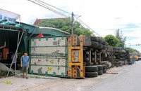 Tin giao thông đến sáng 1/10: Liên tiếp va chạm ô tô – xe máy, 2 người chết, 3 người bị thương
