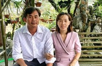 Vợ chồng thầy Hiền, cô Lan.
