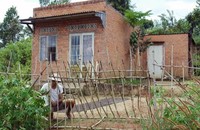 Hai cha con tử vong bất thường trong nhà khóa trái cửa
