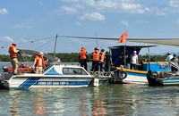 Lực lượng chức năng phối hợp tìm kiếm.