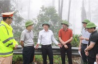Phó Chủ tịch Thường trực UBND tỉnh Vĩnh Phúc Vũ Việt Văn chỉ đạo tại buổi kiểm tra thực tế quốc lộ 2B.
