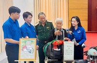 Họa sĩ Đặng Ái Việt chia sẻ tại chương trình. Nguồn ảnh https://hcmcpv.org.vn/