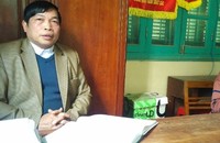 Ông Hoàng Văn Út, Phó chủ tịch UBND xã Yên Hoa trao đổi với PV. Ảnh: Xuân Hồng.