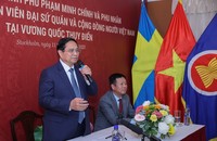 Thủ tướng Phạm Minh Chính phát biểu tại buổi gặp gỡ cộng đồng người Việt Nam tại Thụy Điển - Ảnh: VGP/Nhật Bắc