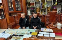 Hoàng Xuân Hương và Đậu Xuân Hiếu bị khởi tố về tội 'cho vay lãi nặng trong giao dịch dân sự" theo quy định tại Khoản 2, Điều 201 Bộ luật Hình sự.