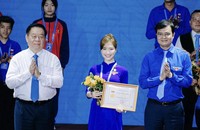 Hòa Minzy, Double 2T được tuyên dương Thanh niên tiên tiến làm theo lời Bác